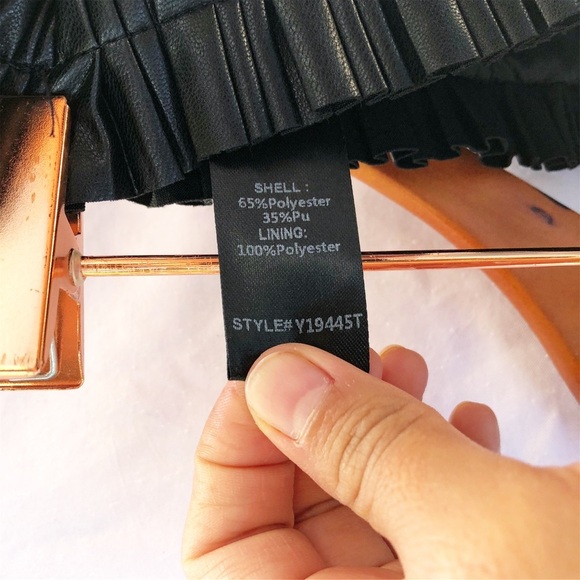 TUCKERNUCK | POMANDER PLACE LARGE FAUX LEATHER PLEATED SKORT - Picture 8 of 9